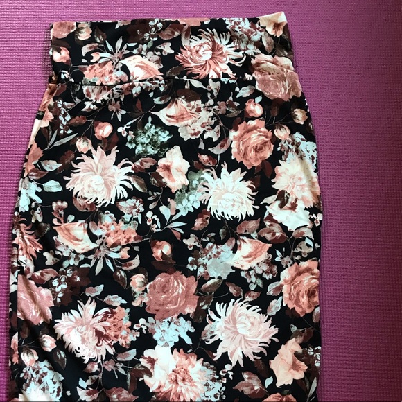 🎉HP🎉 🌸Floral Pencil Skirt 🌸 - Picture 6 of 8